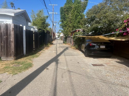 Alley next to 900 E Victoria