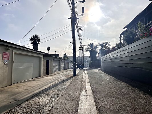 Alley next to 251 3rd Ave, Venice, CA 90291