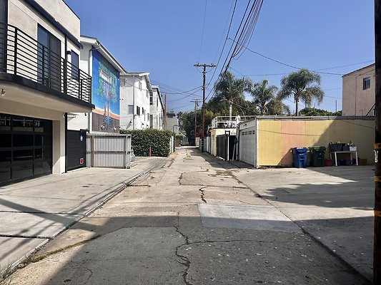 Alley next to 550 Vernon Ave., Venice CA 90291
