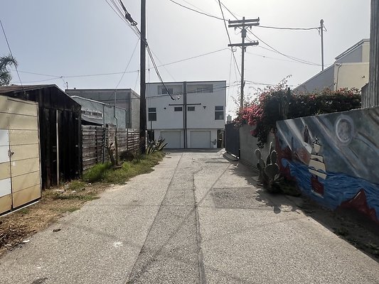 Alley next to 548 E. Sunset Ave., Venice CA 90291