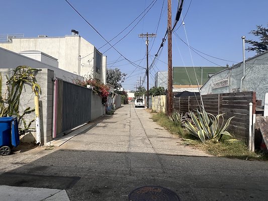 Alley next to 349 5th Avenue, Venice CA 90291