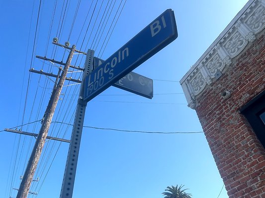 Alley next to 800 E Marco