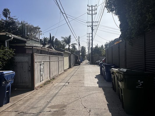 Alley - Rialto Ct. and Lincoln Ct.