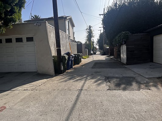 Alley - Rialto Ct. and Linden Ave.