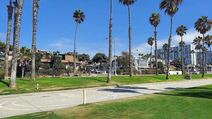 Santa Monia - Park by Houses