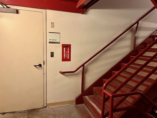 Stairwell 1 2nd Fl 7515