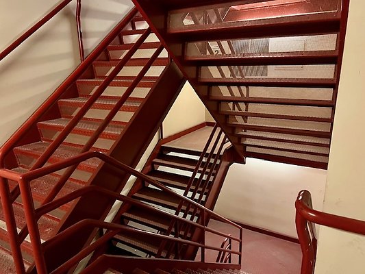 Stairwell 1 2nd Fl 7516