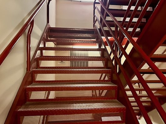 Stairwell 1 2nd Fl 7517