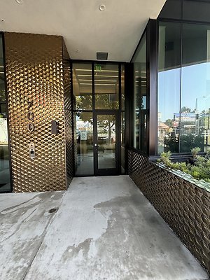 7673 Melrose Ave