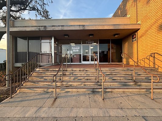 7929 Melrose Ave