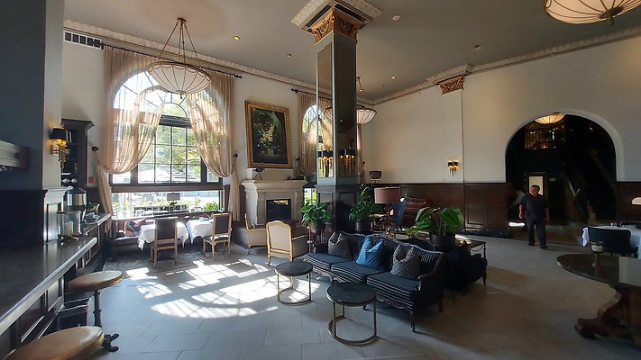 Culver City - Culver Hotel - Lilly