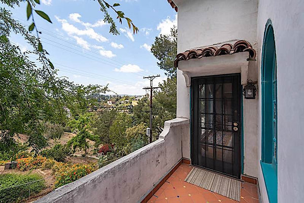 11746 balcony 1