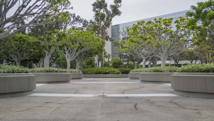 Union-Bank-Plaza-Plaza-051