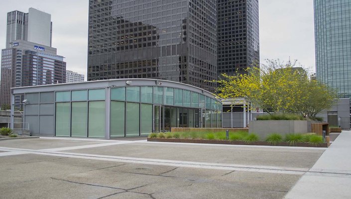 Union-Bank-Plaza-Plaza-013