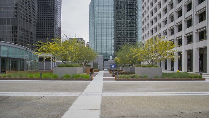 Union-Bank-Plaza-Plaza-011