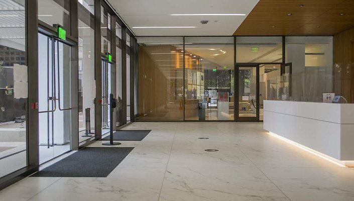 Union-Bank-Plaza-Lobby-002