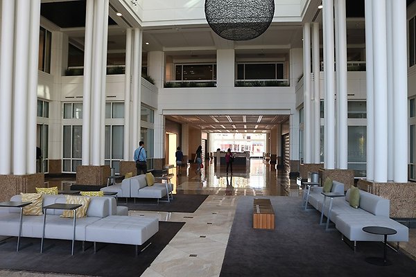 700 Lobby - Clover (14)