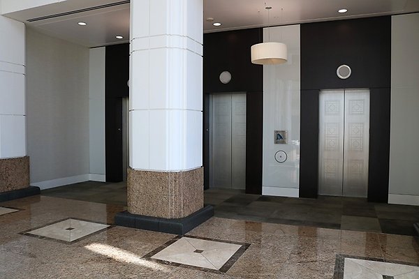 700 Lobby - Clover (21)