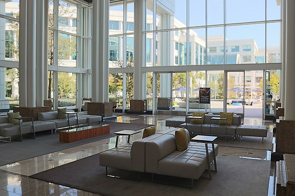 700 Lobby - Clover (17)