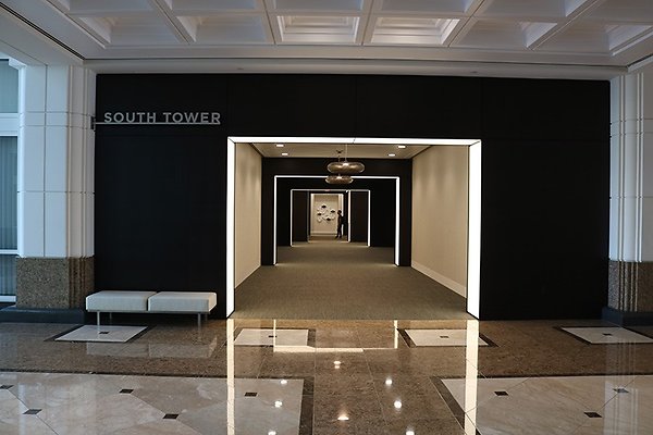 700 Lobby - Clover (19)