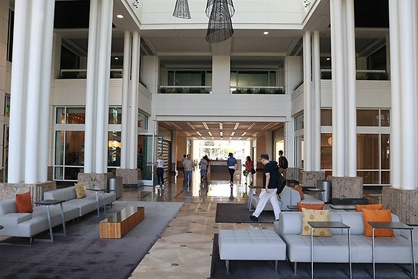 600 Lobby - 26th Street (26)