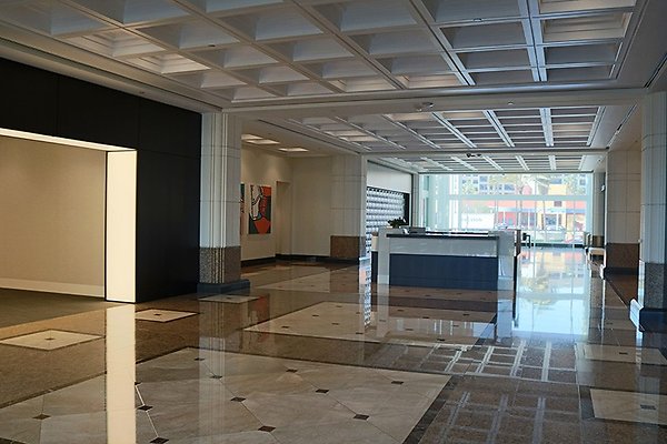 700 Lobby - Clover (18)
