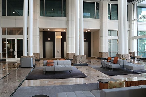 600 Lobby - 26th Street (28)