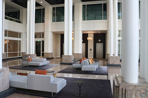 600 Lobby - 26th Street (27)