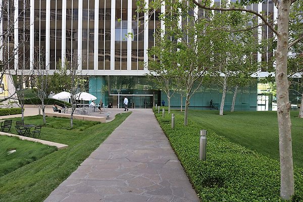 Exterior Plaza (7)
