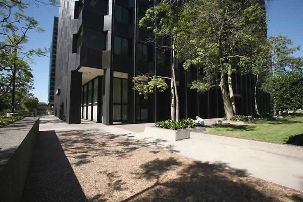 06 Rear Plaza