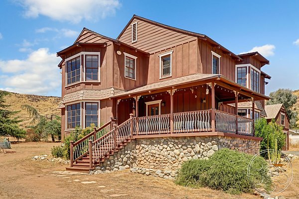 victorian-farmhouse-2
