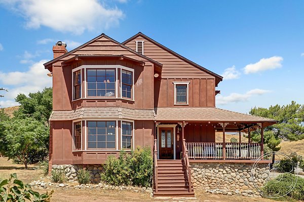 Agua Dulce - VIctorian Farmhouse - Image