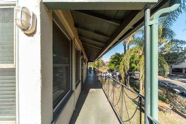 13914 balcony 1