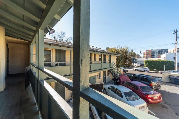 13914 balcony 5