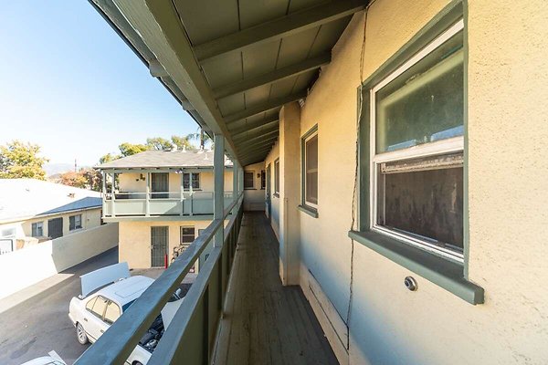 13914 balcony 8