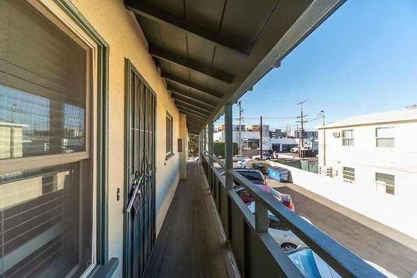 13914 balcony 6