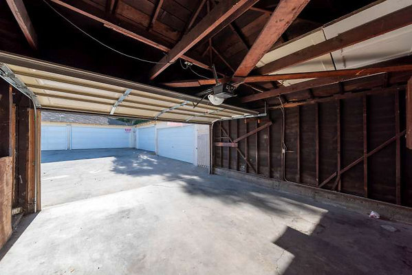 11806 garage 1