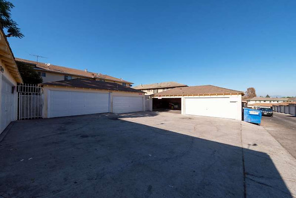 11806 garage 3