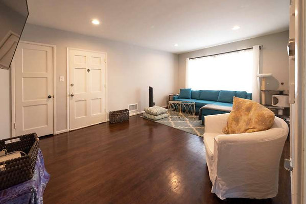 11806 living 1