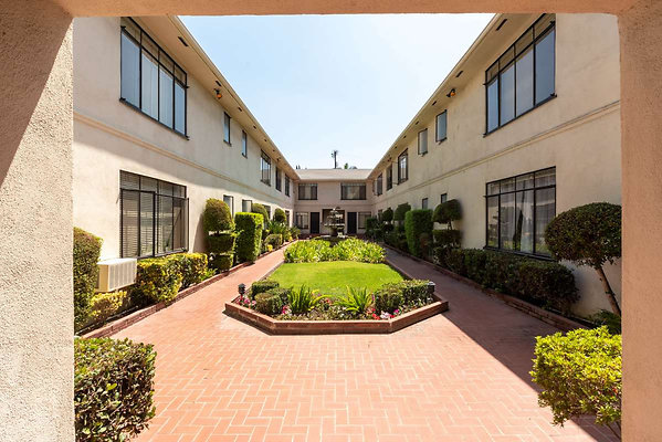 12415 courtyard 1