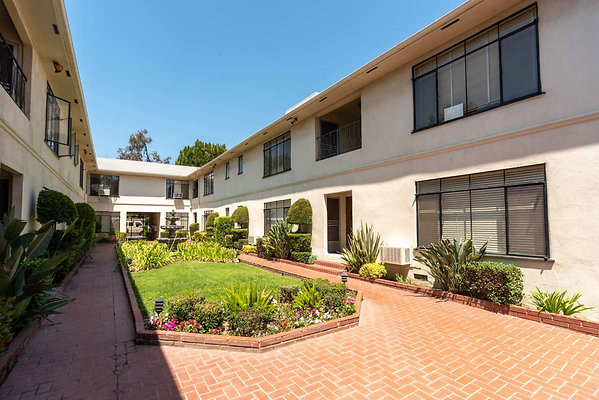 12415 courtyard 11