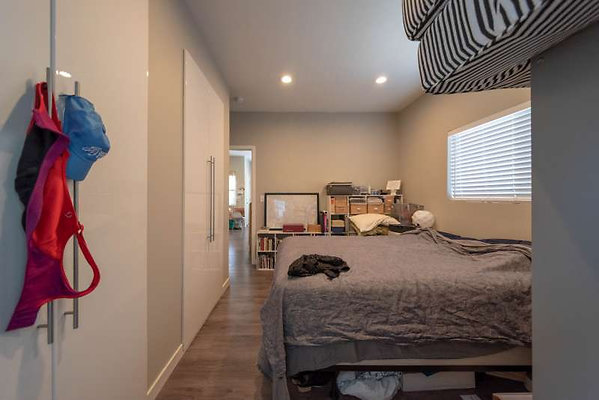 11624 apt 25