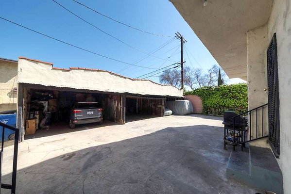 10972 garage 1