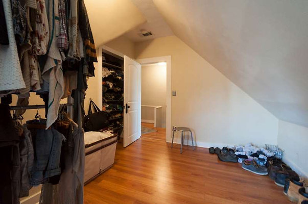 10228 closet 1