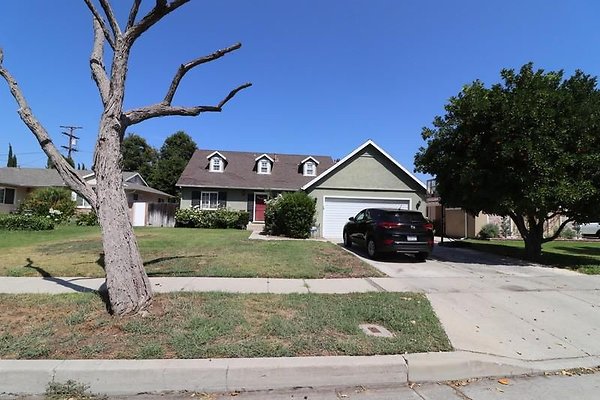 Woodland Hills - Uni - B208
