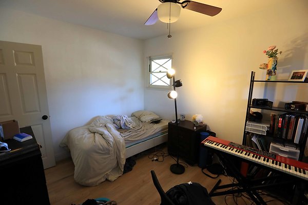 452A Bedroom1 0083