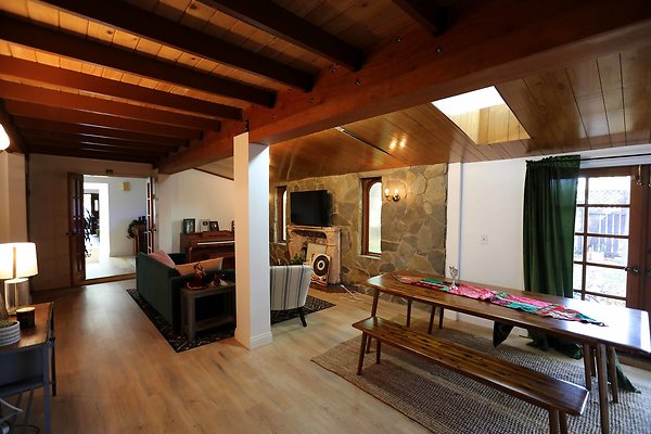 452A Family Room &amp; Dining Area 0064