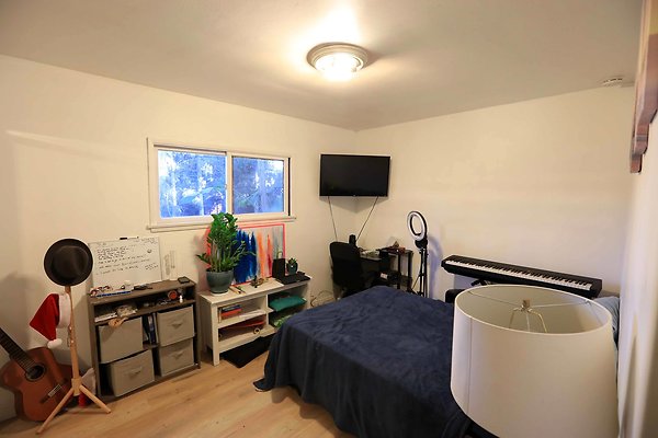 452A Bedroom2 0084