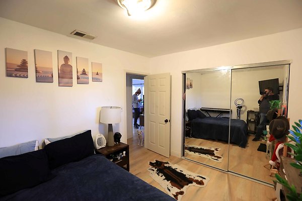 452A Bedroom2 0086