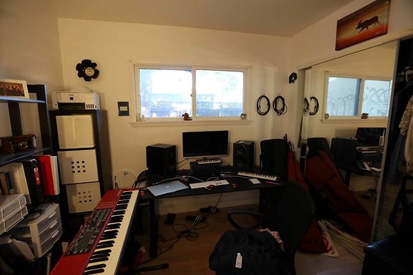 452A Bedroom1 0082